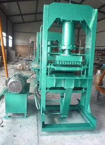 免燒觀察井磚制磚機(jī)圖片,免燒觀察井磚制磚機(jī)高清圖片 保定瑞達(dá)建筑機(jī)械新型建材廠,